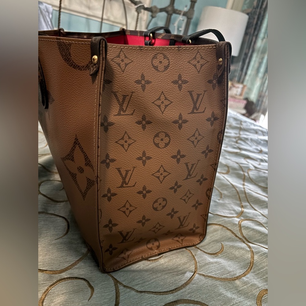 Louis Vuitton On-The-Go MM - Picture 12 of 16